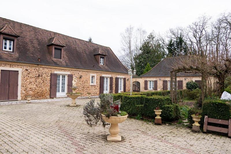 Maison - 200 m² - 8 pièces