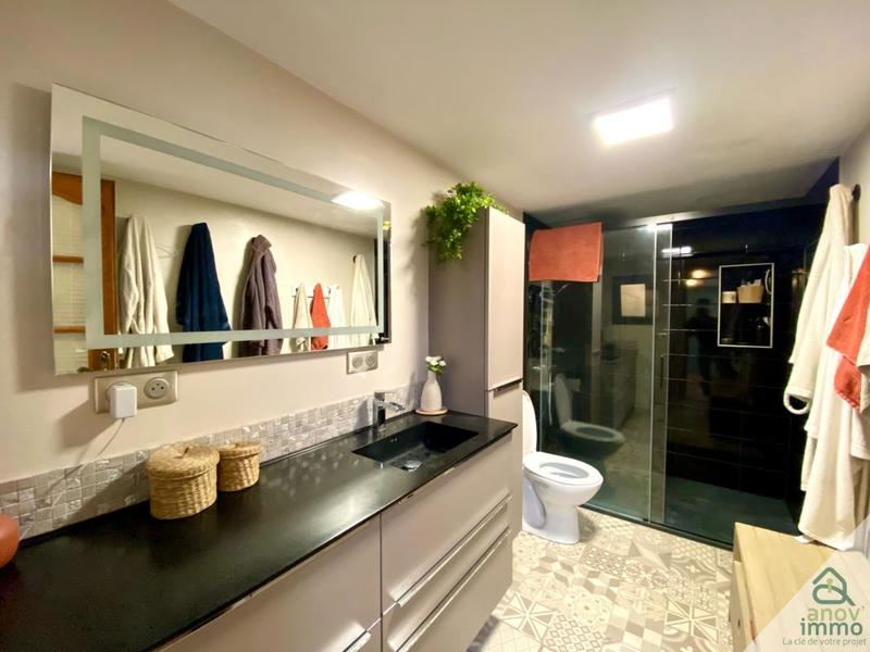 Propriété - 216 m² - 8 pièces