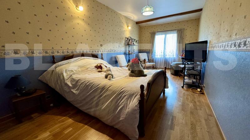 Maison - 231 m² - 7 pièces