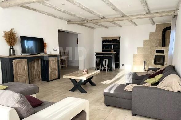 Maison - 240 m² - 6 pièces