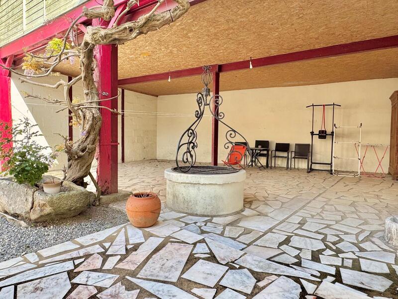 Maison - 360 m² - 10 pièces