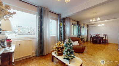 Appartement - 96 m² - 5 pièces