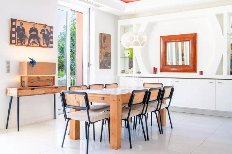 Maison - 400 m² - 7 pièces