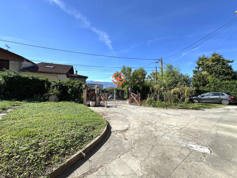 Maison - 211 m² - 9 pièces