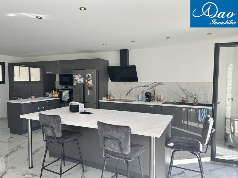 Maison - 290 m² - 6 pièces