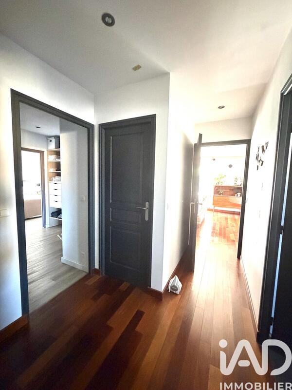 Maison - 203 m² - 7 pièces