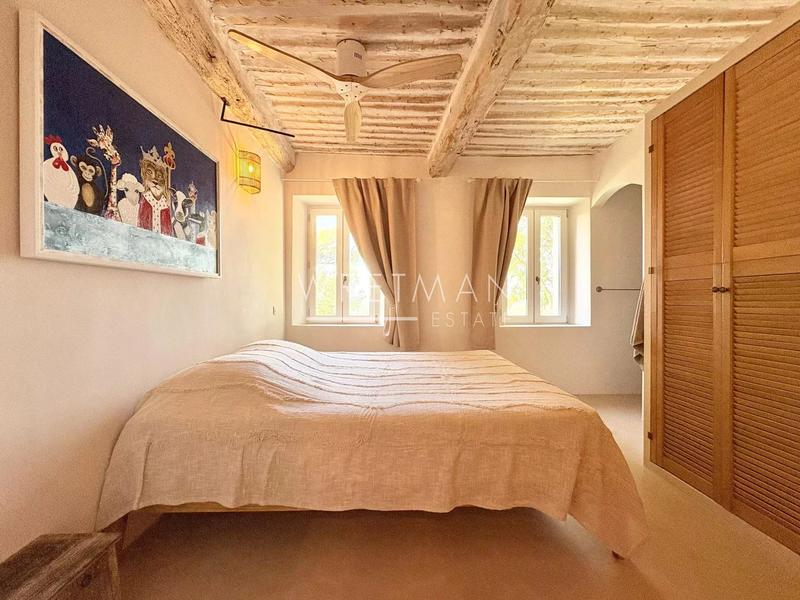 Maison - 240 m² - 8 pièces