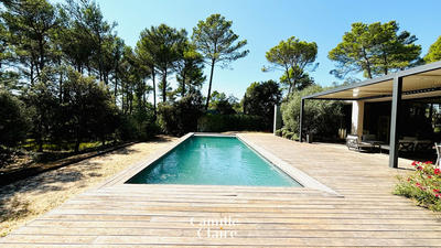 Maison - 240 m² - 5 pièces