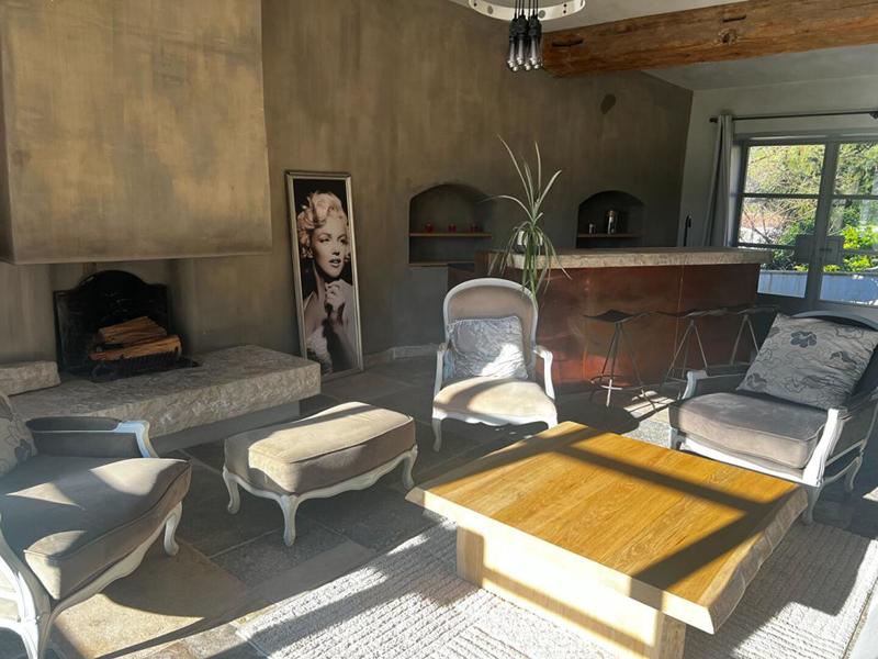 Demeure - 300 m² - 7 pièces