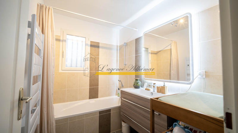 Maison - 102 m² - 4 pièces