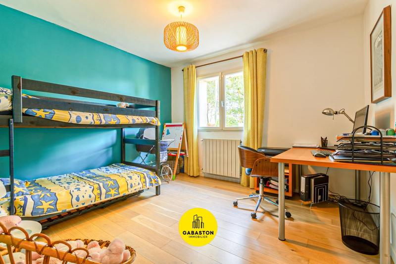 Propriété - 252 m² - 7 pièces