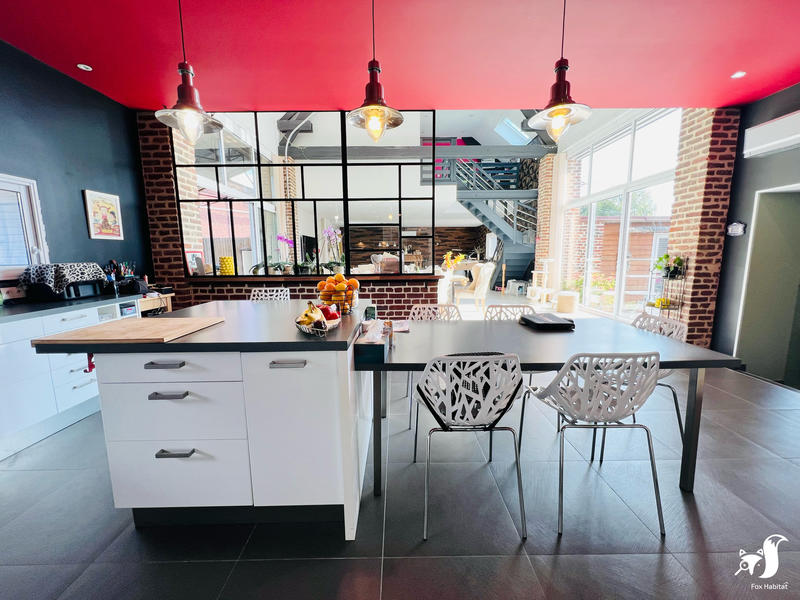 Maison - 250 m² - 9 pièces