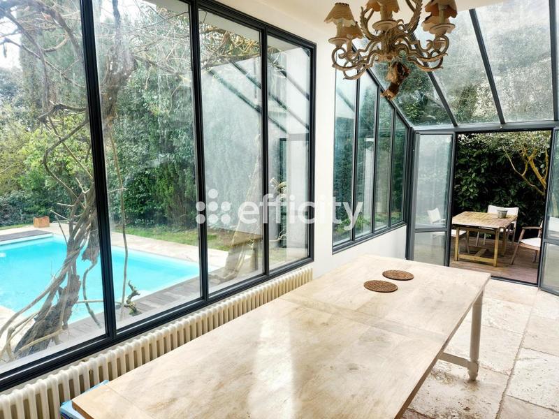 Maison - 215 m² - 10 pièces