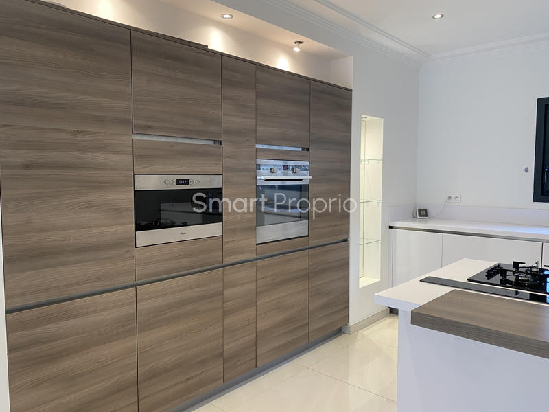 Propriété - 250 m² - 6 pièces