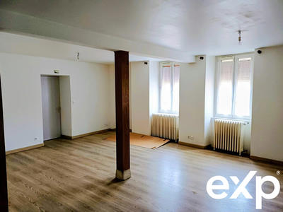 Maison traditionnelle - 104 m² - 6 pièces