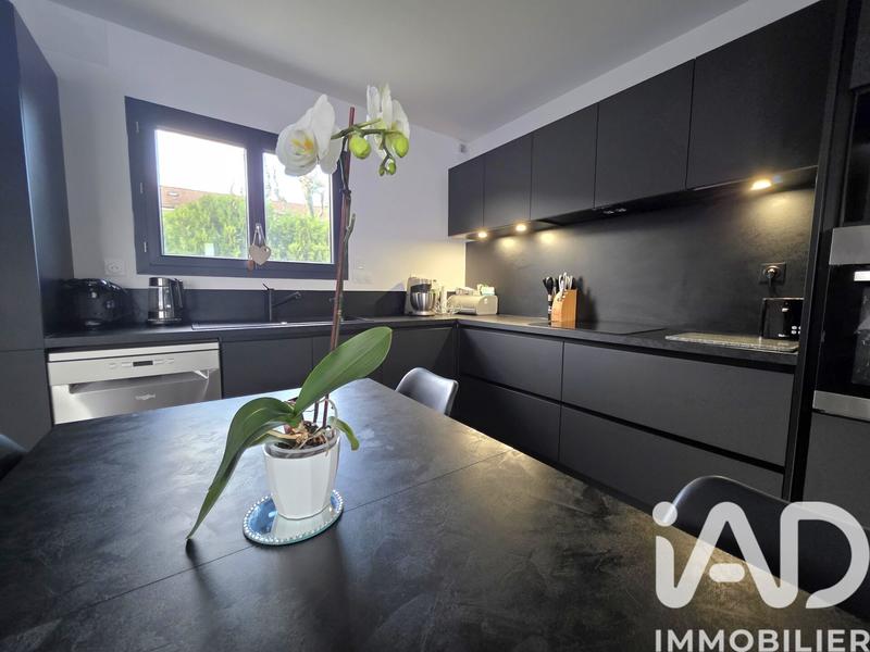 Maison - 92 m² - 5 pièces