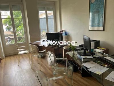 Appartement - 200 m² - 6 pièces