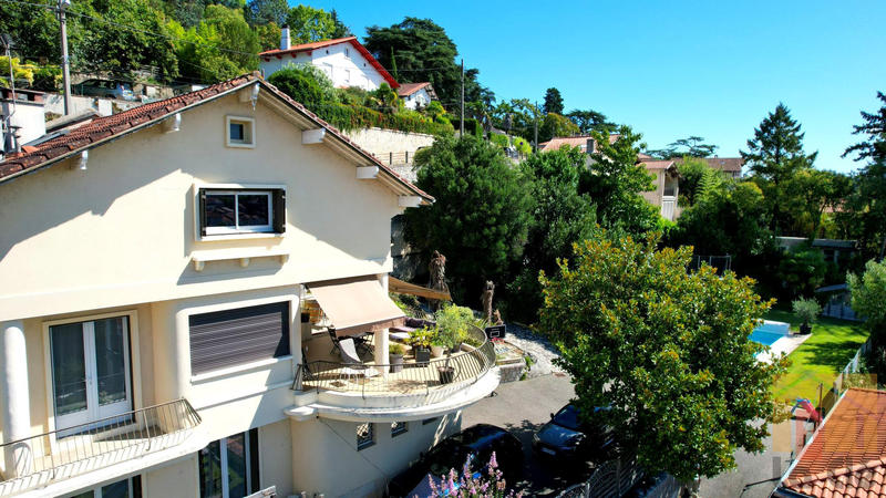 Maison - 300 m² - 11 pièces