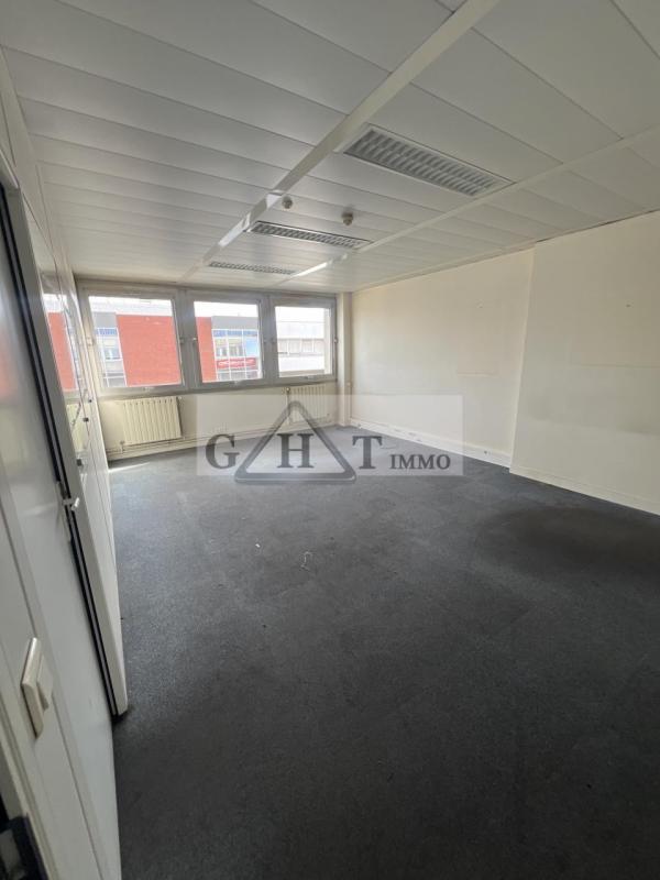 Entrepôt - 1 240 m²