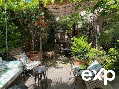 Maison traditionnelle - 268 m² - 10 pièces