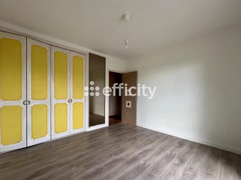 Maison - 830 m² - 14 pièces