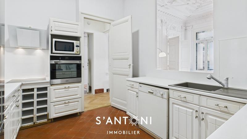 Appartement haussmannien - 91 m² - 2 pièces