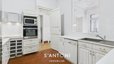 Appartement haussmannien - 91 m² - 2 pièces