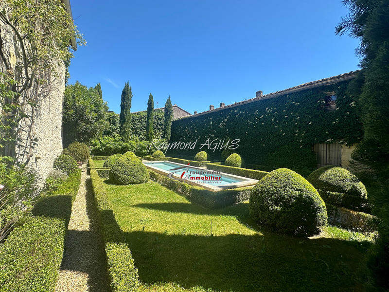 Maison de village - 430 m² - 12 pièces