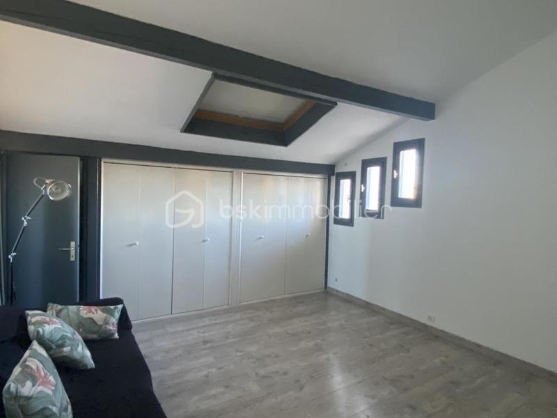 Maison - 220 m² - 9 pièces