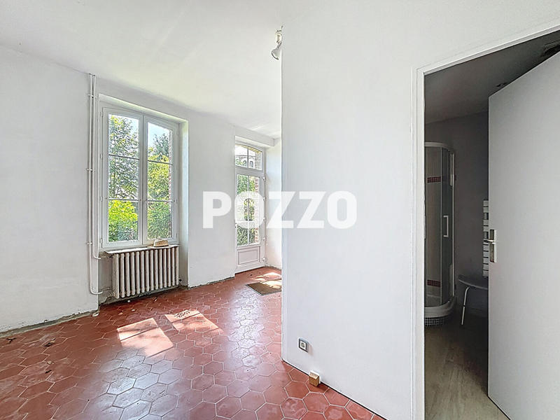 Maison - 181 m² - 9 pièces