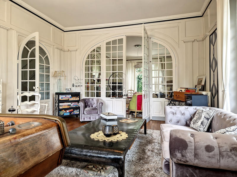 Maison - 351 m² - 7 pièces