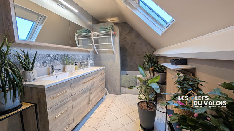 Maison - 98 m² - 4 pièces