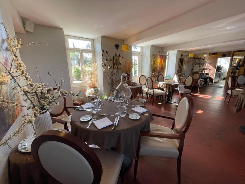 Maison - 410 m² - 9 pièces