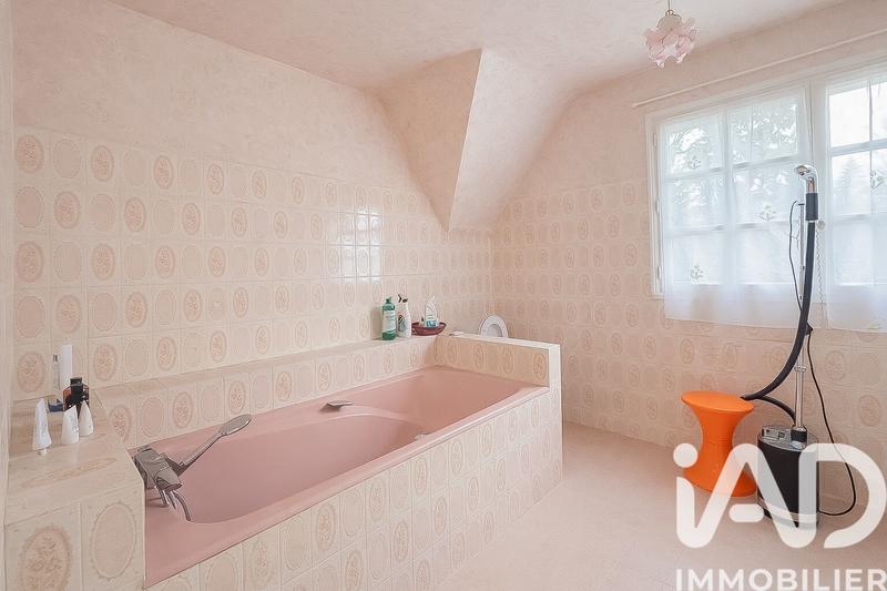 Maison - 239 m² - 8 pièces