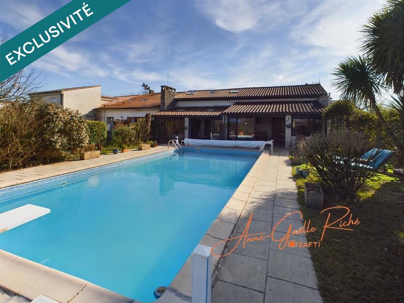 Maison - 300 m² - 16 pièces