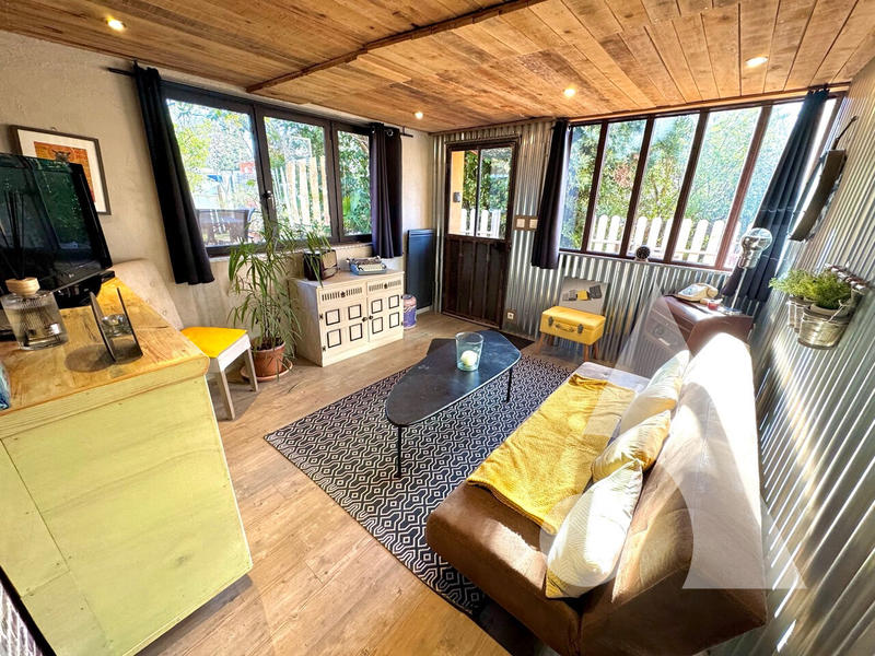 Maison - 284 m² - 9 pièces