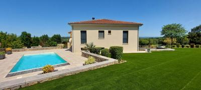 Maison - 220 m² - 6 pièces