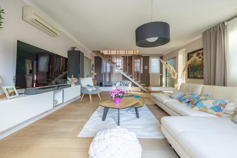 Maison - 182 m² - 7 pièces