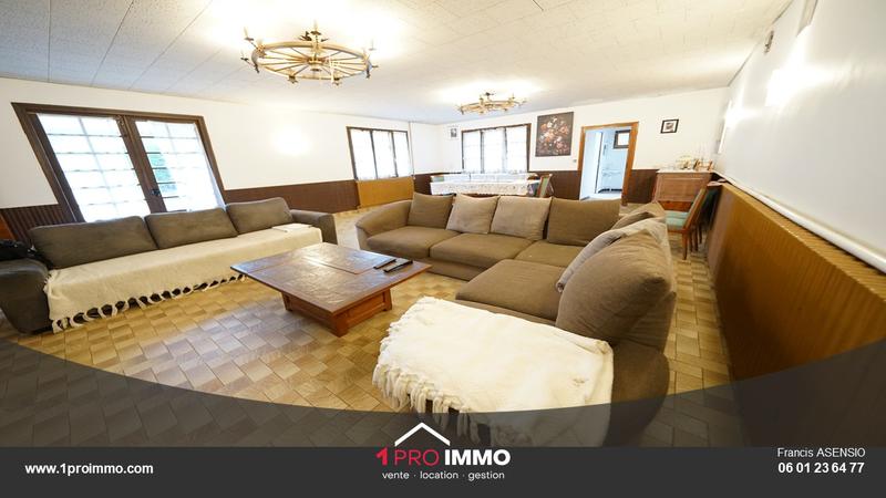 Maison - 252 m² - 9 pièces