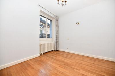 Maison - 127 m² - 9 pièces