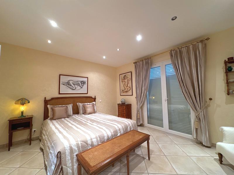 Maison - 244 m² - 8 pièces