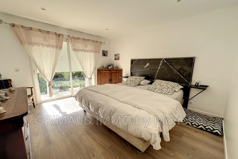 Maison - 320 m² - 13 pièces