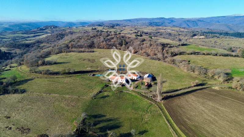 Propriété - 125 m² - 8 pièces