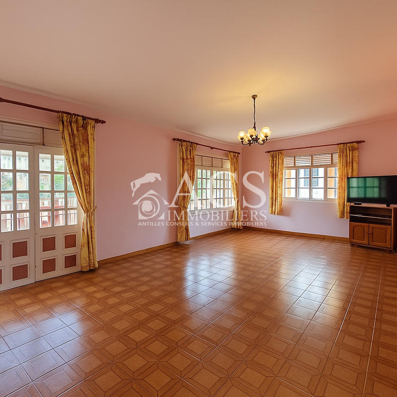 Maison - 187 m² - 8 pièces