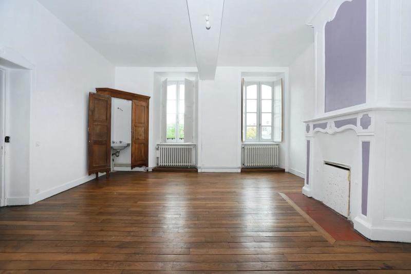 Demeure - 225 m² - 8 pièces