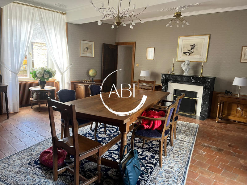 Maison - 230 m² - 8 pièces