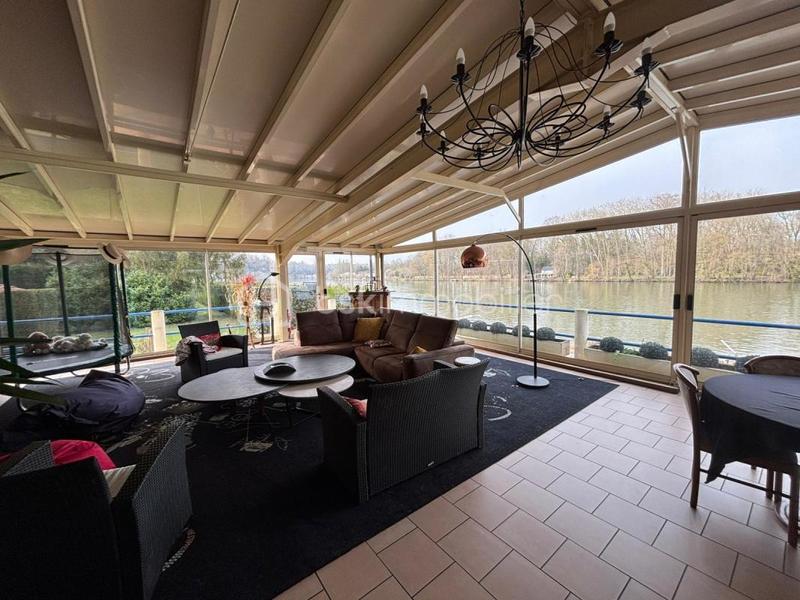 Demeure - 320 m² - 12 pièces