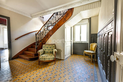 Maison - 360 m² - 10 pièces