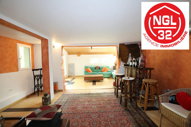 Maison - 250 m² - 9 pièces