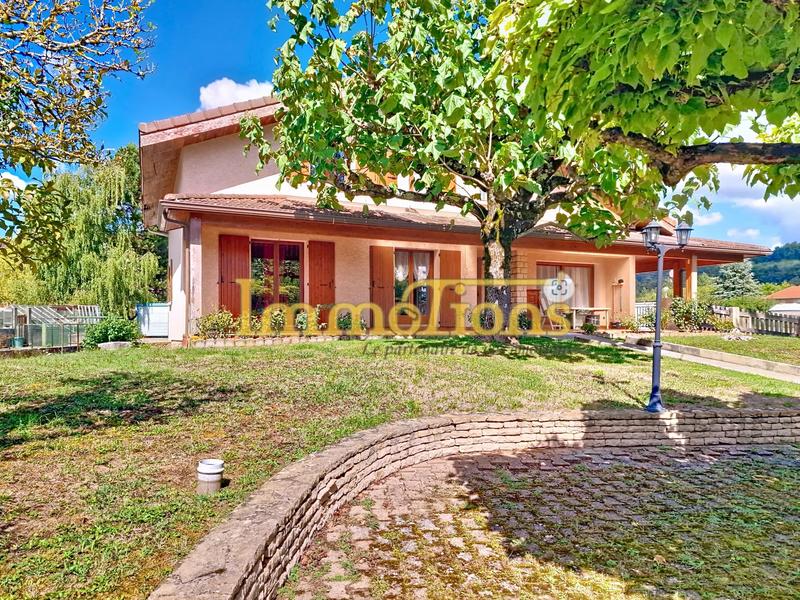 Maison - 231 m² - 9 pièces